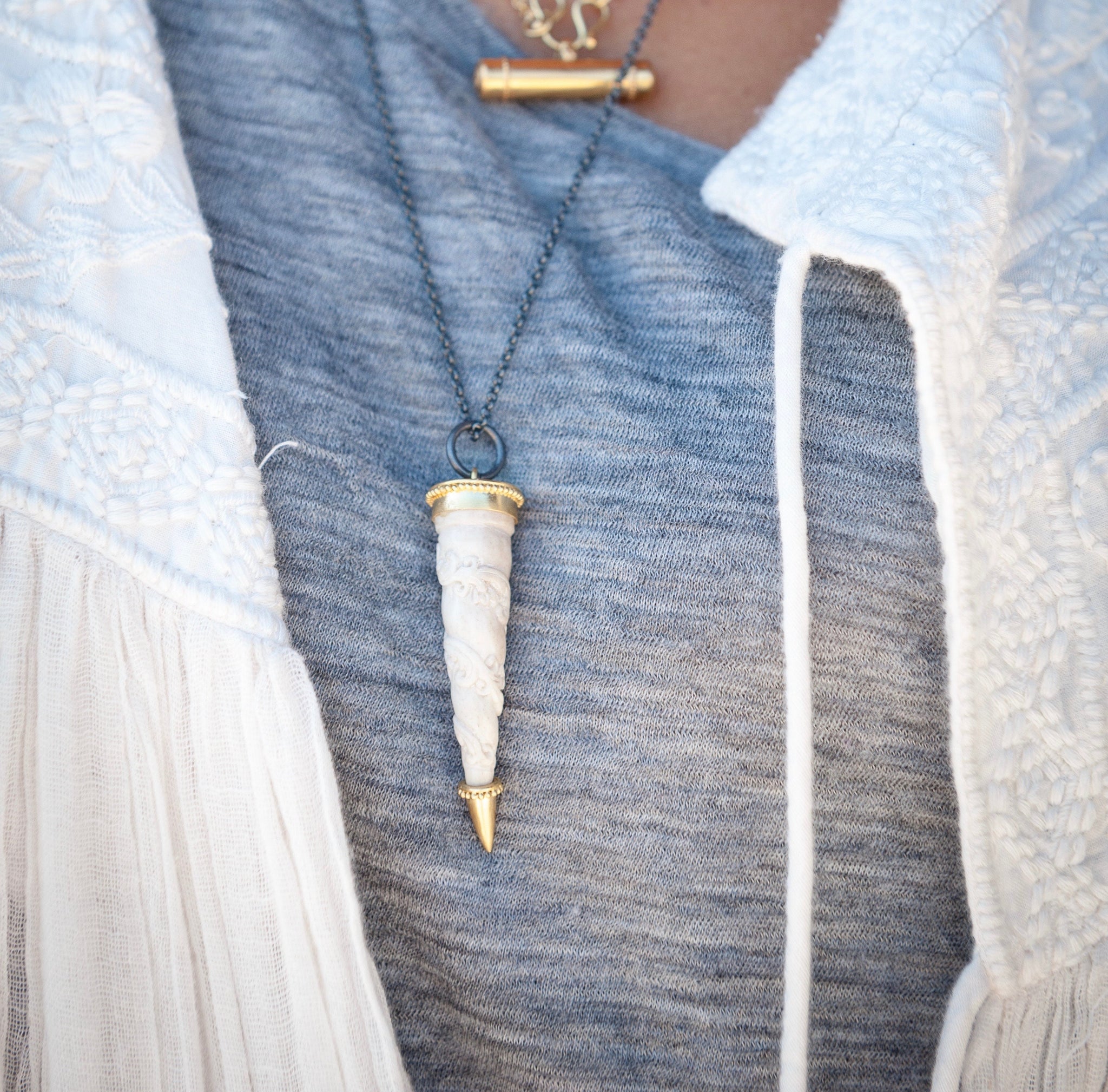 Tusk Shaped Antler Necklace (off white)