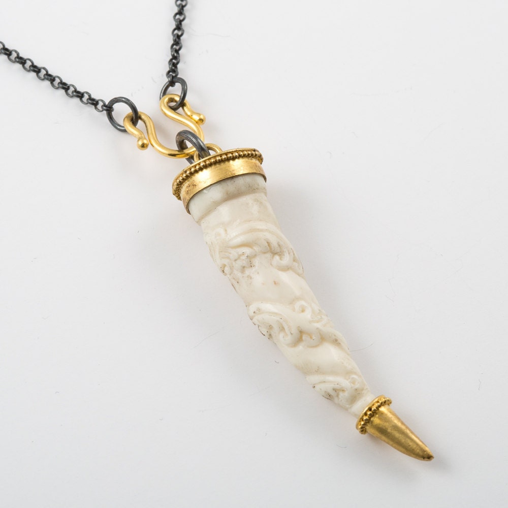 Tusk Shaped Antler Necklace (off white)
